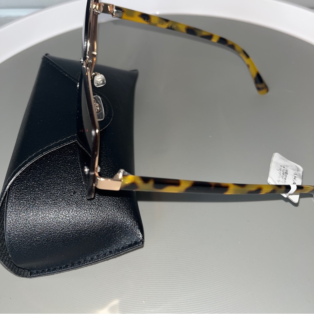 TAHARI New Cat Eye Sunglasses - th860d8 - Picture 2 of 6